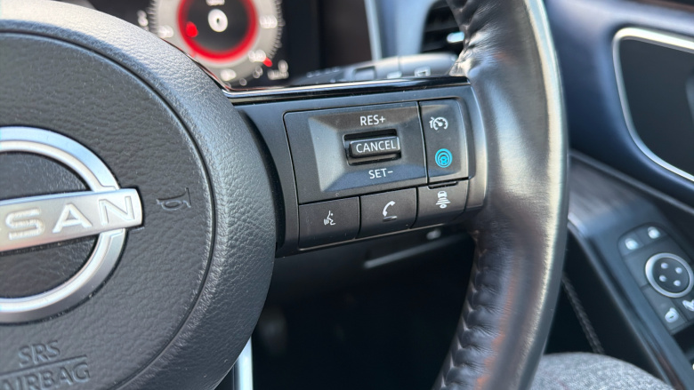 Nissan Qashqai 1.3 DiG-T MH Tekna 5dr Petrol Hatchback